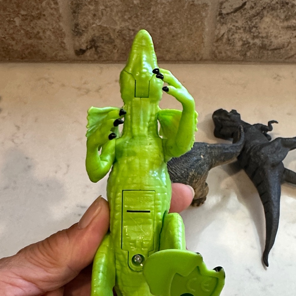 Dinosaurs Playset 5 pcs - Red, Green, Black - Picture 12 of 13